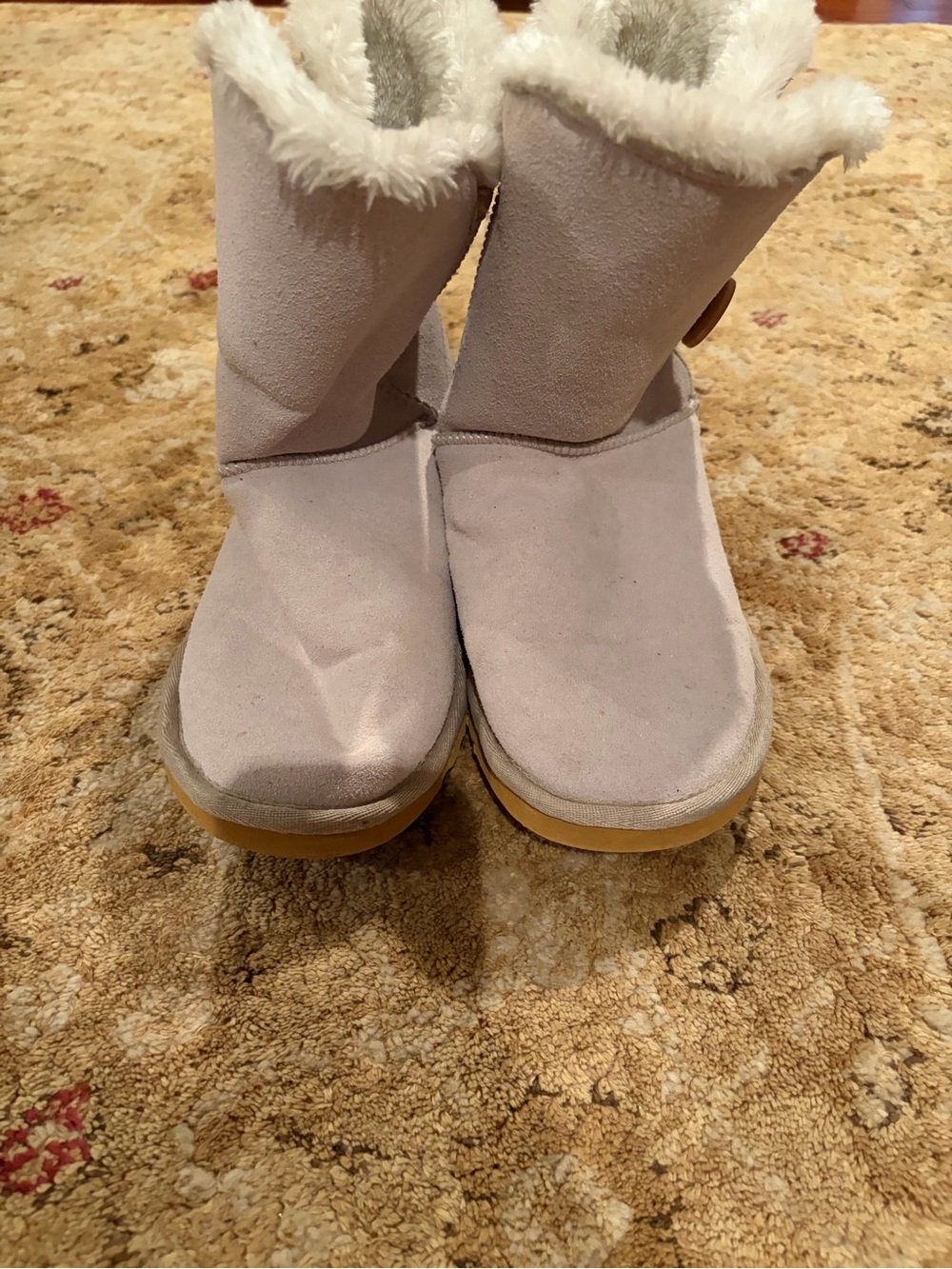 UGG women's Bailey Button ii Suede Shearling Boots in Light Gray women's 9 EUC - Picture 4 of 9